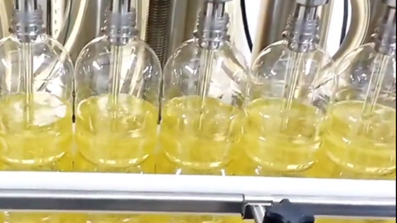 全自动油类灌装出产线：提升出产效能与产品质量的利器
