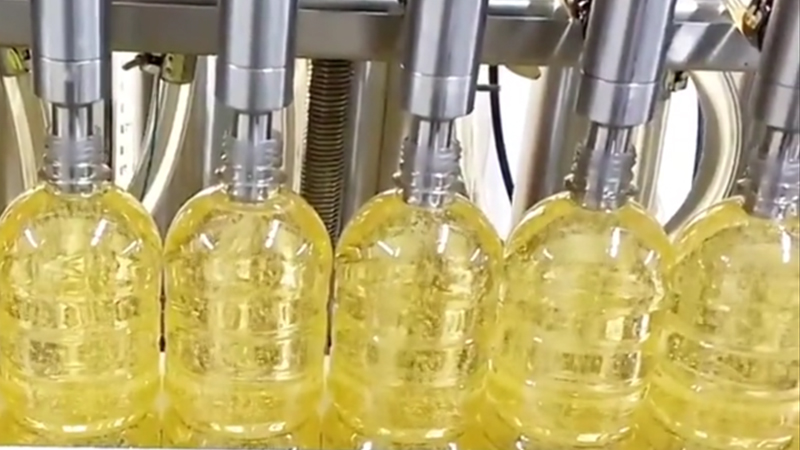 全自动油类灌装出产线：提升出产效能与产品质量的利器